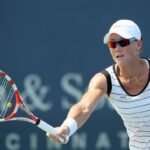 why don't tennis players wear sunglasses